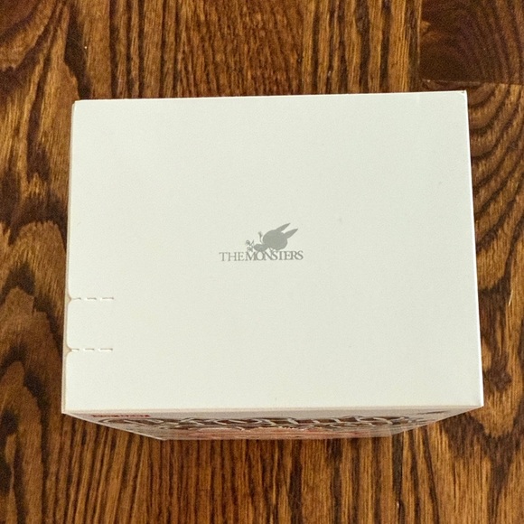 Pop Mart Labubu Big Into Energy Surprise Box with Shirt - Picture 4 of 10